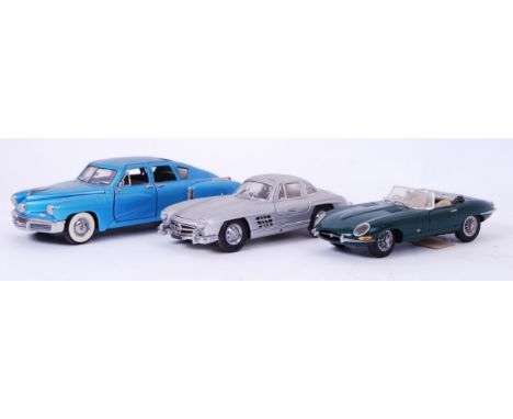 FRANKLIN MINT: A collection of 3x original Franklin Mint made 1:24 scale ' Precision Diecast ' model classic cars - 1961 E Ty
