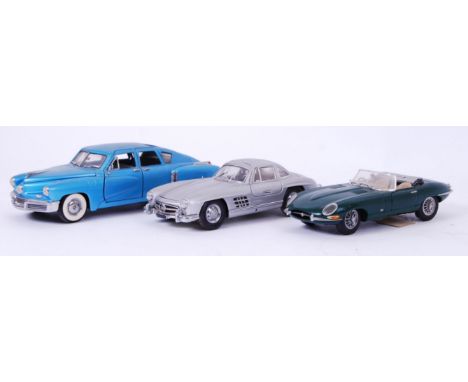 FRANKLIN MINT: A collection of 3x original Franklin Mint made 1:24 scale ' Precision Diecast ' model classic cars - 1961 E Ty