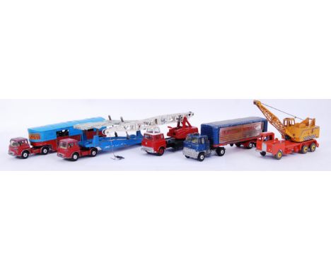 DINKY & CORGI: A collection of 5x vintage Dinky and Corgi diecast model trucks and lorries, comprising of; Corgi Chipperfield