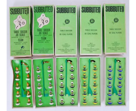 SUBBUTEO: A collection of 5x vintage Subbuteo table top football teams, all being complete within their original boxes; Chels