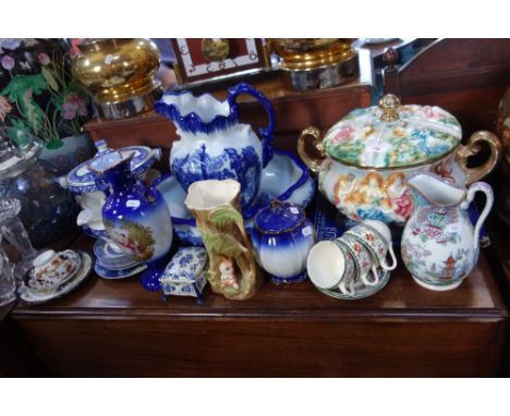 A REPRODUCTION BLUE AND WHITE JUG AND BASIN and other decorative ceramics
