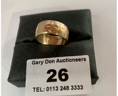 9k gold ring, w: 4.12 grams, size K