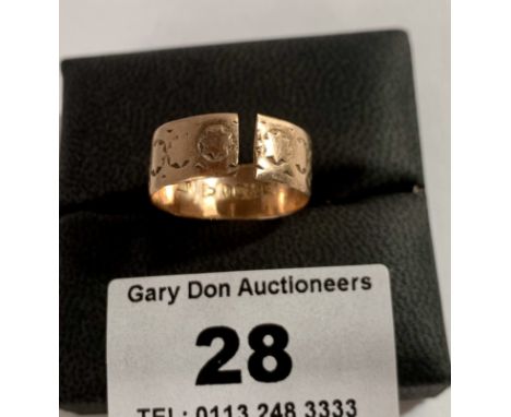 9k gold ring, broken, w: 2.12 grams, size K/L