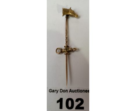 18k gold stick tie pin with horses head, 3.77 grams, length 2.5”