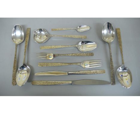 Stuart Devlin Parcel Gilt silver hand forged set of cutlery for eight persons with bark finish to handles consisting of large