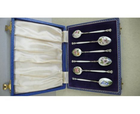 Pretty cased set of silver and enamel coffee spoons with decoration of flowers - Birmingham 1962 - Maker HCD 