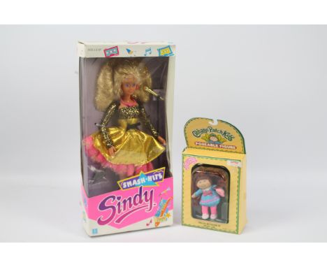 Hasbro - Sindy - Cabbage Patch Kids - A boxed Smash Hits Sindy from 1989 # C-411 and a boxed Cabbage Patch Kids Second Editio