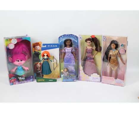 Mattel, Hasbro, Jakks - 5 x boxed Disney and Hasbro dolls - Lot includes a 'Princess Pocahontas' doll, a 'Disney's Hercules: 