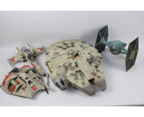 Star Wars - Hasbro - Millennium Falcon - X-Wing - Tie Fighter - Snow Speeder. Millennium Falcon from 1995. Unboxed and in exc