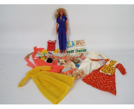Kenner, Bionic Woman - An unboxed vintage Kenner 'Bionic Woman' figure with 'Mission Purse' and clothing. The figure which is