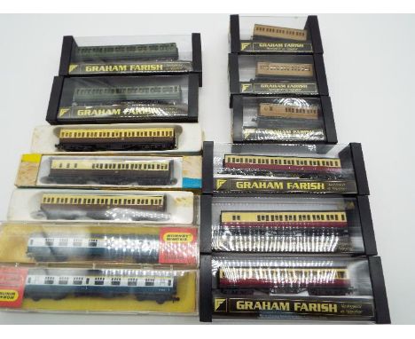 Graham Farish and Hornby Minitrix - 13 x boxed N gauge passenger carriages, various, all appear ex in vg to ex boxes. (This d