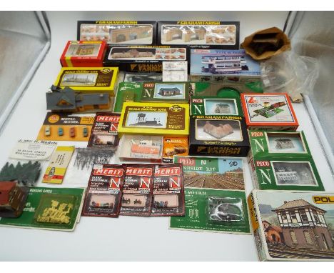 N Gauge Scenics - a mixed lot of scenics to include Graham Farish, Ratio, Merit, Peco, and much more, as illustrated