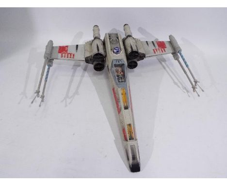 Star Wars - Hasbro - 1998 X-Wing. Item appears to be unboxed and in excellent condition. Landing gear is complete. (This does