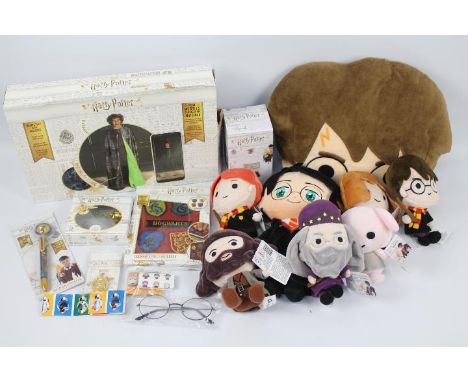 Harry Potter - 9 x boxed and unboxed Harry Potter Wizarding World items and Harry Potter soft toys - Lot includes a boxed Har