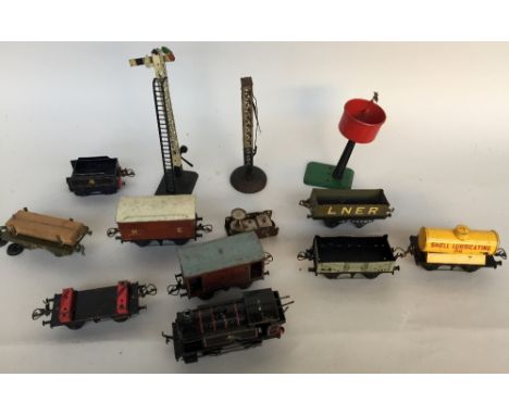 A quantity of 0 Gauge trains to include a Hornby Locomotive in Black livery no 3 82011 type 40 with tender, a Hornby No 0 NE 