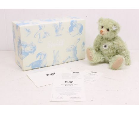 Steiff: A boxed Steiff Teddy Bear 1925 Replica, Light Green, Limited Edition 261 of 1925, Reference 408755. Original box, gen