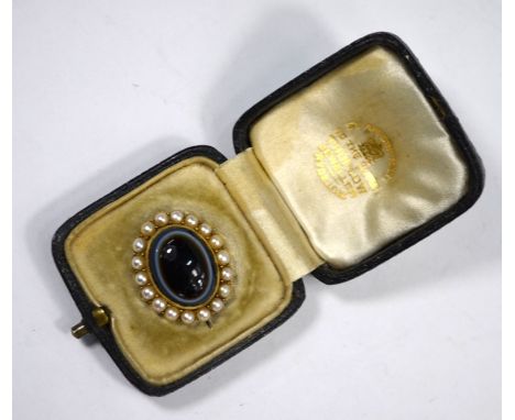 A Victorian oval agate brooch, the central banded agate surrounded by pearls, on yellow gold setting with brooch fitting and 