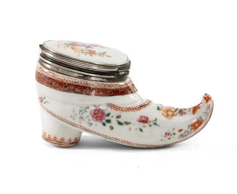 RARE CHINESE FAMILLE ROSE SNUFFBOX, Qianlong, in the form of a Turkish/Ottoman shoe, the hinged white metal cover with oval p