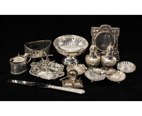 ASSORTED SILVER COLLECTABLES, including set 4 shell salts 5.5cms (diam.), ring stand 11cms wide, bonbon dish 10cms (diam.), f
