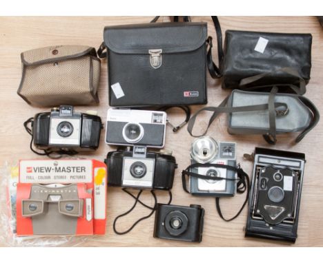 A Kodak 127, Kodak Instamatic 133X, Kodak Starmite (Brownie) V.P. Twin Rajar No 6 expanding camera, Kodak Brownie 127, box ca
