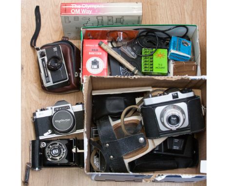 Various cameras (10) to include Minolta Ilfomatic, expanding camera, box of parts and instructions (two small boxes) 