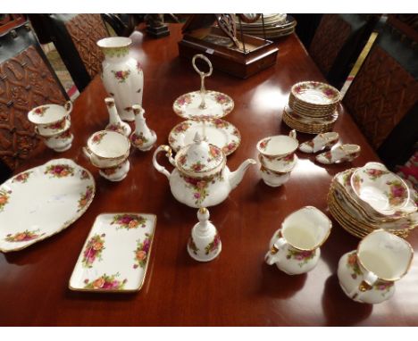 Royal Albert "Country Roses", Tea service, vase, occasional dishes, fruit dishes, pain vases, cake stand, teapot, B&B plate e