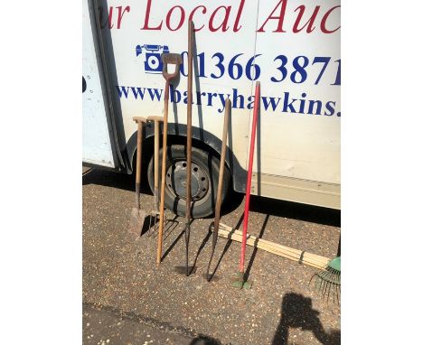 Assorted garden tools from house clearance 