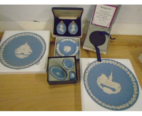 Wedgewood Jasperware collection all  boxed some with certs, plus black bassalt medallion of HRH Duke of Windsor