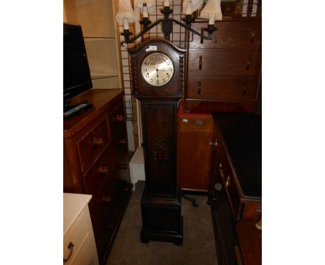 Vintage Oak Cased Granddaughter Clock ( has pendulum , no key )