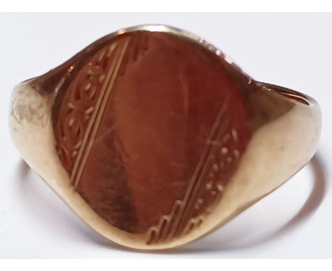9ct GOLD ROUND SIGNET RING SIZE P 3.5g

THIS LOT IS IN SECURE STORAGE, VIEWING BY APPOINTMENT ONLY
