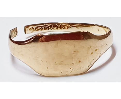 9ct GOLD SQUARE SIGNET RING SMALL SIZE 1.g

THIS LOT IS IN SECURE STORAGE, VIEWING BY APPOINTMENT ONLY
