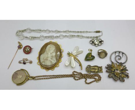 A collection of jewellery, Victorian swivel photograph locket, large cameo brooch, garnet love knot brooch, a/f, owl clip, fu