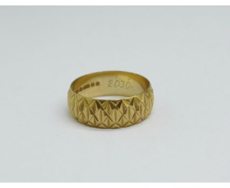 A 9ct gold ring, 4.3g, Q 