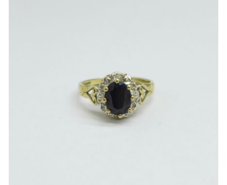 A 9ct gold cluster ring, 3.1g, P 