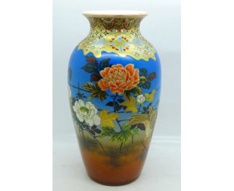 A Japanese vase with gilt and enamel decoration, 20cm 