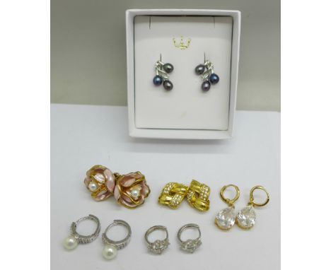 A pair of silver and black pearl earrings and five other pairs of earrings 