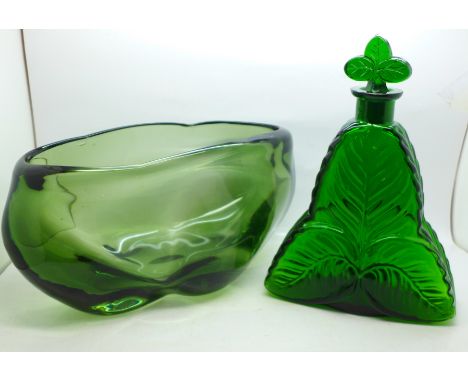 A large art glass vase and a green glass Bohemian decanter (inner rim and stopper chipped) 