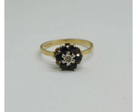 A 9ct gold cluster ring, 2.7g, U 