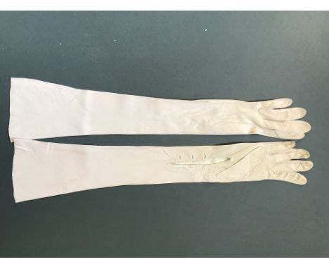 Early 1900s Pale Blush Kid Leather Long Gloves with M.o.Pearl Button Fastenings