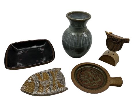 Square dish by David Lloyd Jones, Rowena Kinsman fish trivet, Vellow dish, ceramic bird on wooden stand etc (5)