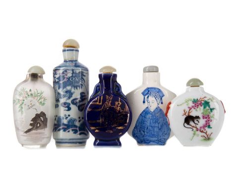 CHINESE DRAGONS AND PEARL CERAMIC SNUFF BOTTLE,with six character Qianlong mark to base, 10cm high, along with three further 