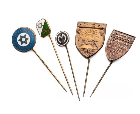 Five gilt metal and enamelled Jewish Maccabi and Sports Clubs lapel pin badges dating from 1924, comprising 1924 VI. Schautur