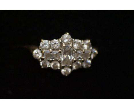 9ct Gold cluster Ring set with White Stones Size N