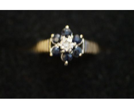 A 9ct gold dress ring, size- K