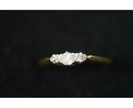 18ct gold and platinum ring set with 3 diamonds Size M