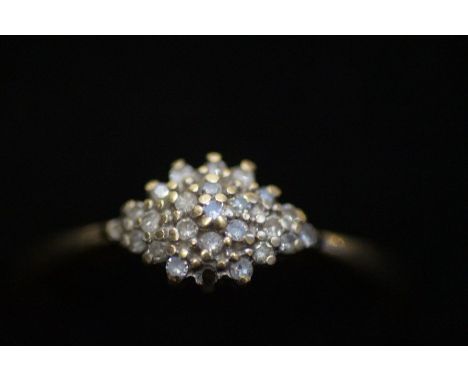 9ct gold ring Diamond cluster, size- P