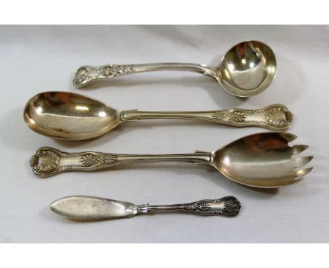A pair of silver kings pattern serving spoons, Sheffield 1968, 21.5cm long, a silver kings pattern butter knife and a William