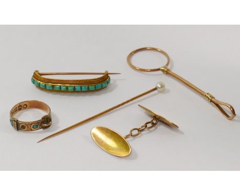 An early 20th century 9 carat gold skirt lifter, Birmingham 1918, 7cm long,  3.1g, a turquoise set gold scarf pin, marked '15