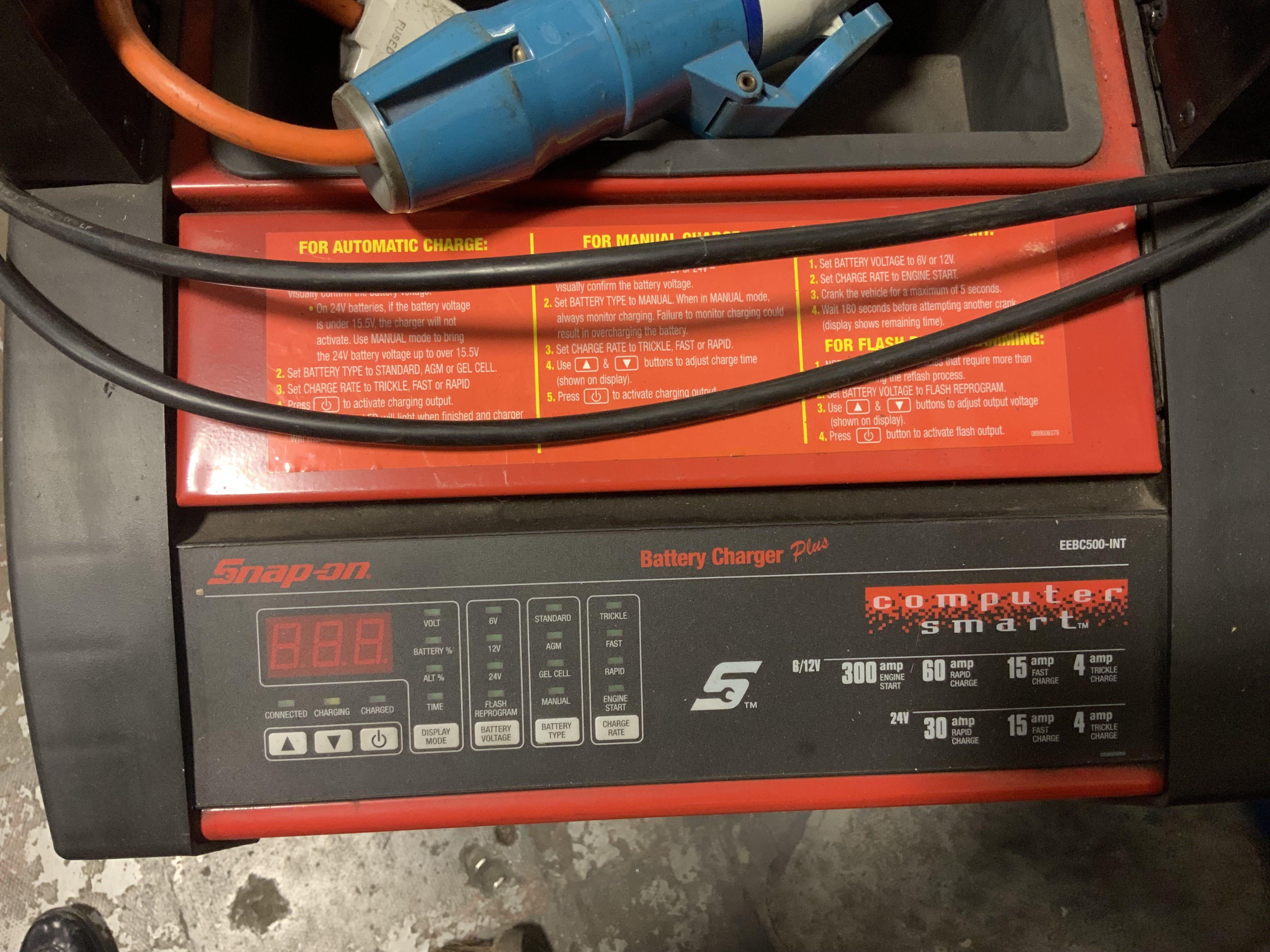 Snap On Computer Smart Model EEBC500INT 6 / 12 VoltBattery Charger