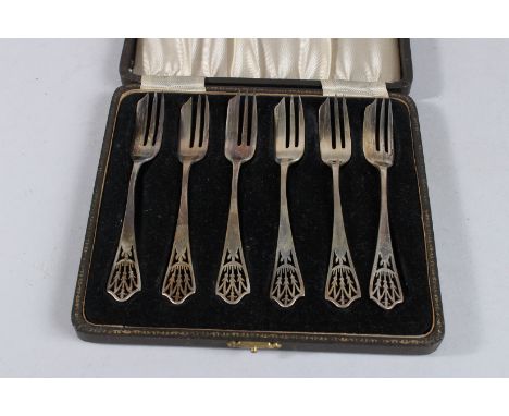 A CASED SET OF SIX SILVER TEA FORKS. Birmingham 1943.